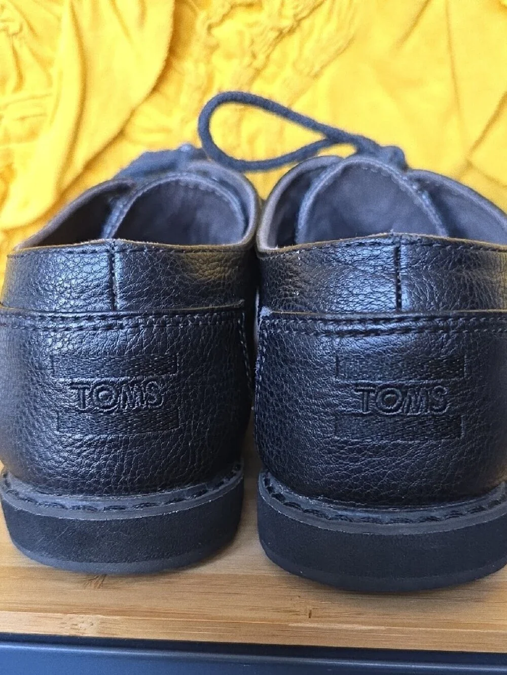 Toms Boys Black Leather Lace-Up Oxfords Size 4